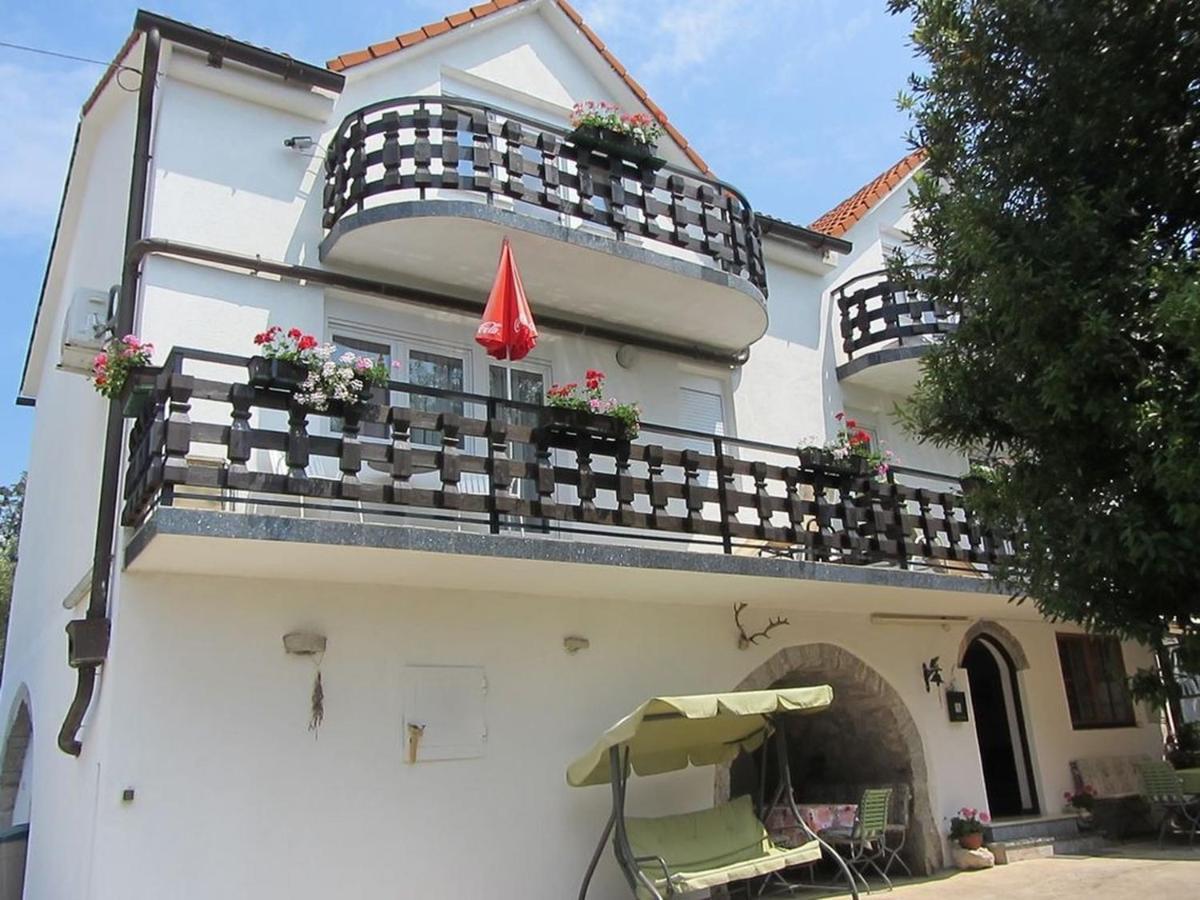 Apartments Marijana Srsici Екстер'єр фото