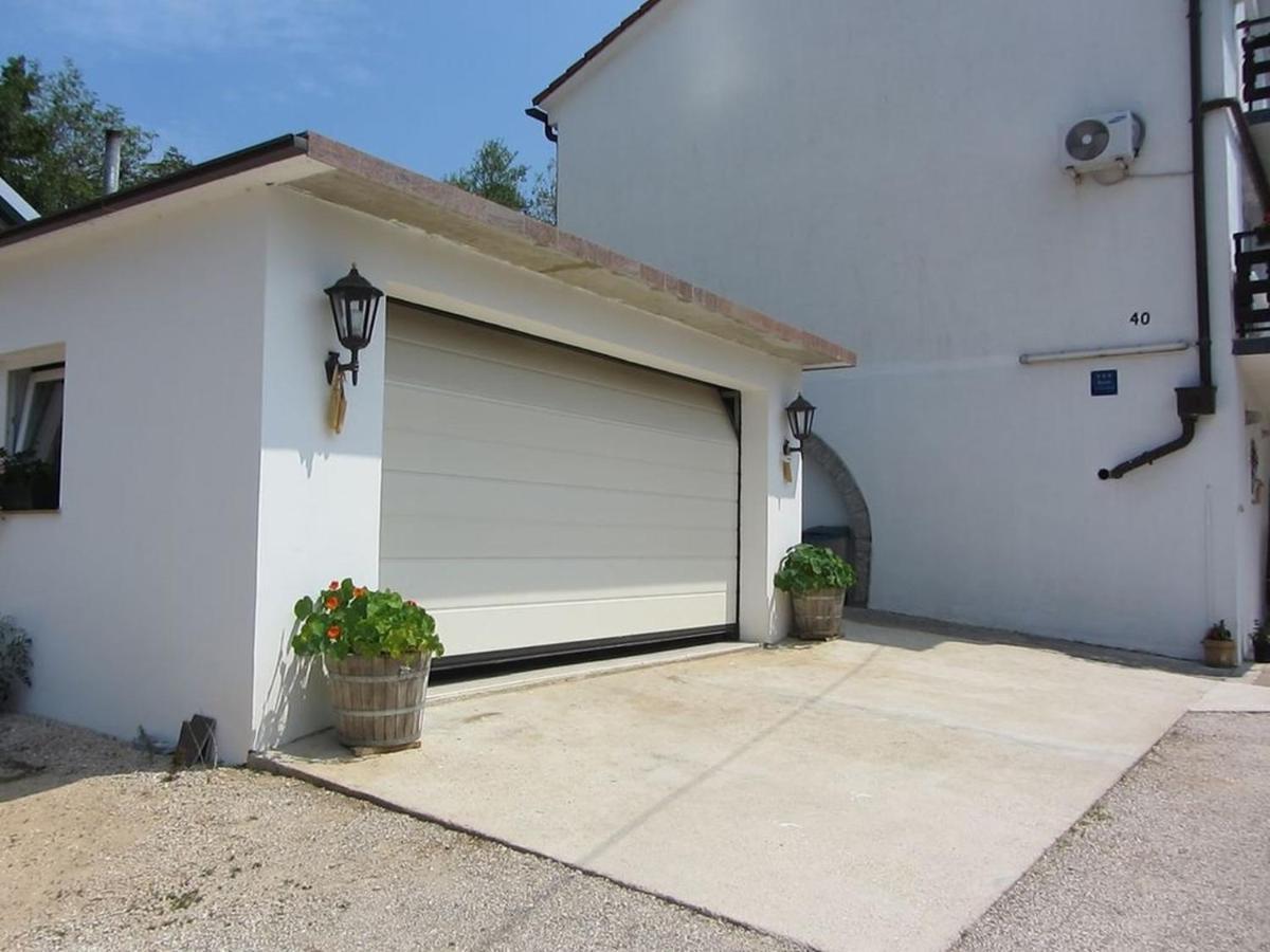 Apartments Marijana Srsici Екстер'єр фото
