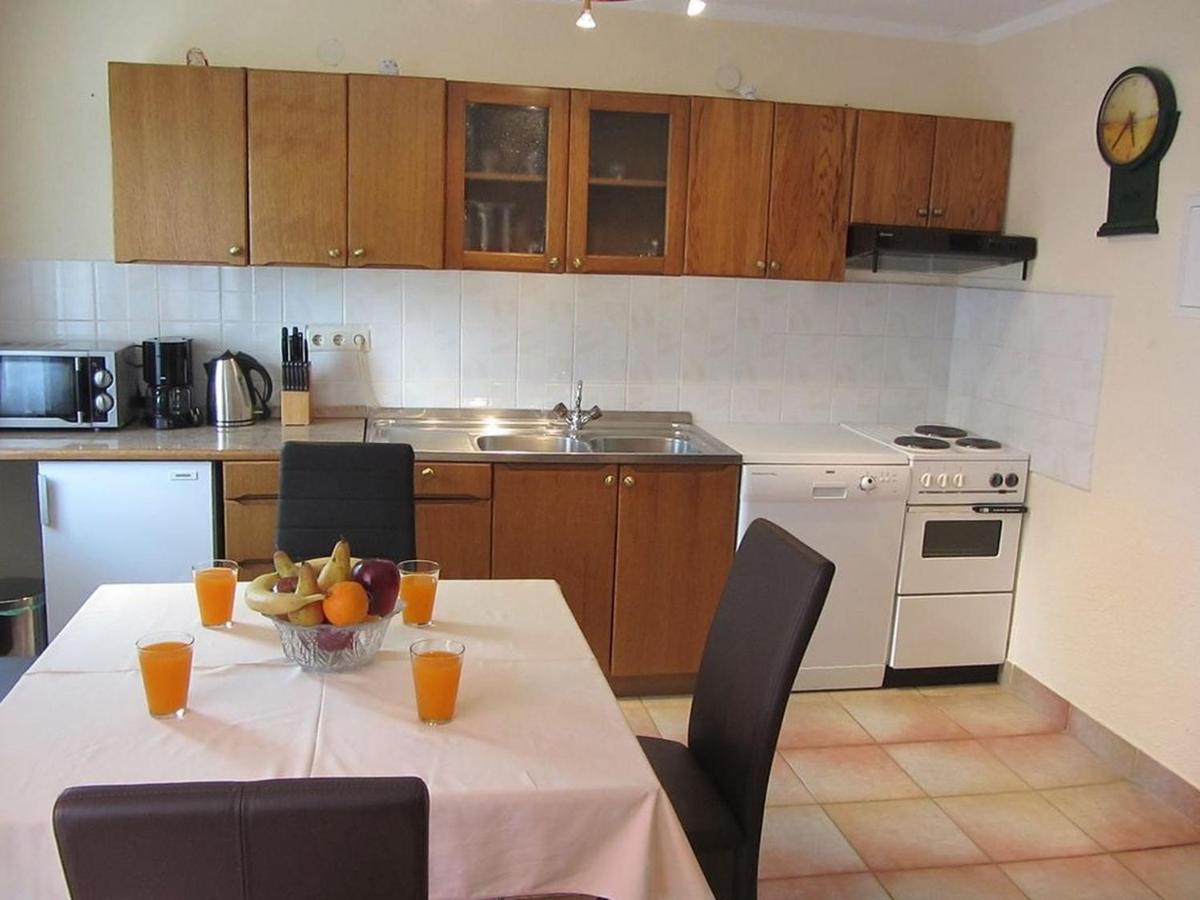 Apartments Marijana Srsici Екстер'єр фото