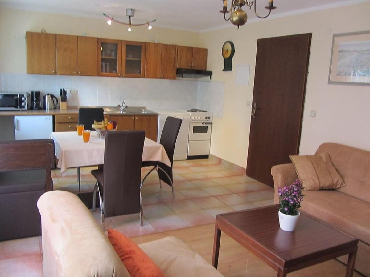 Apartments Marijana Srsici Екстер'єр фото
