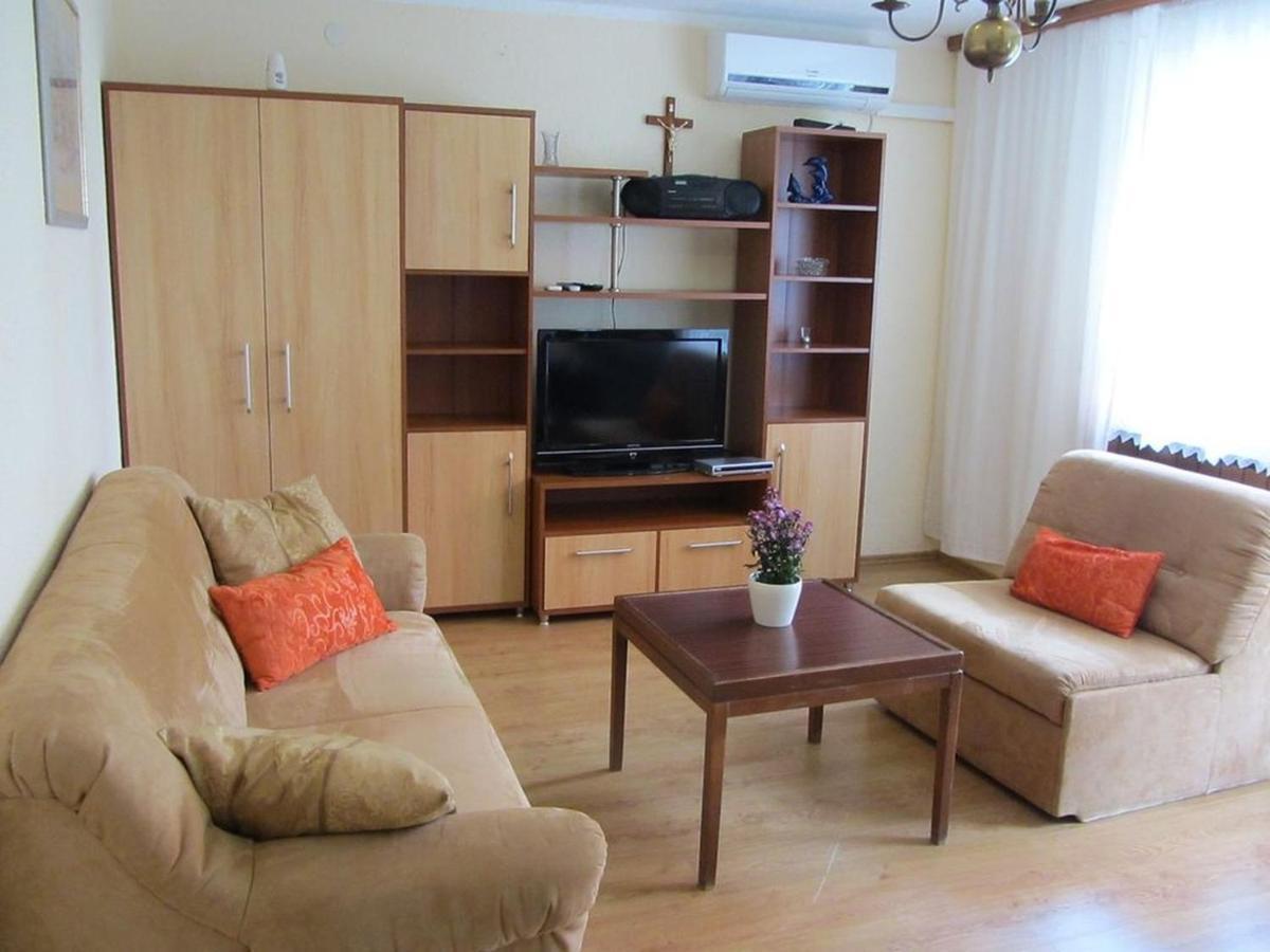 Apartments Marijana Srsici Екстер'єр фото