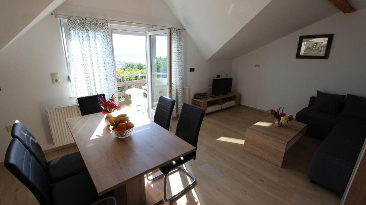 Apartments Marijana Srsici Екстер'єр фото