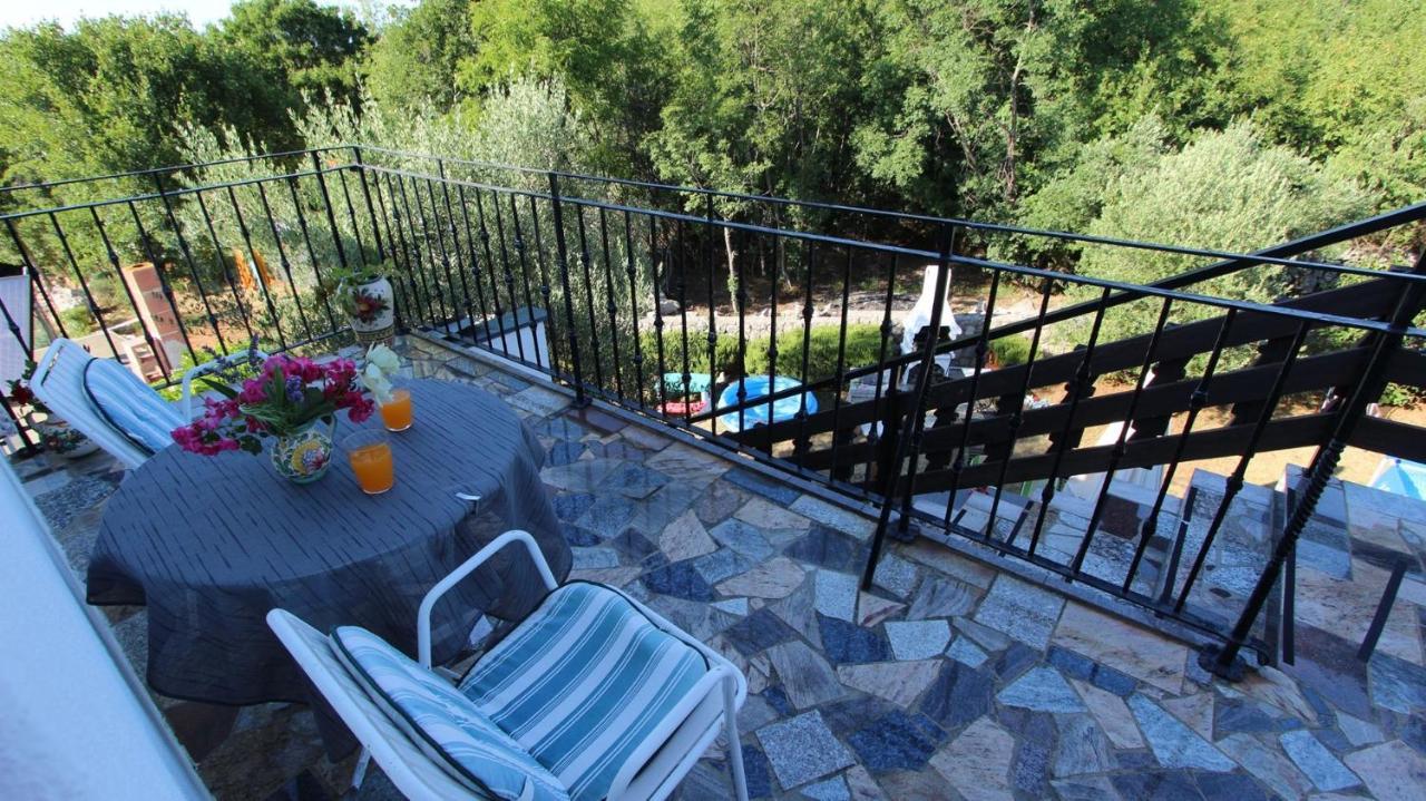 Apartments Marijana Srsici Екстер'єр фото