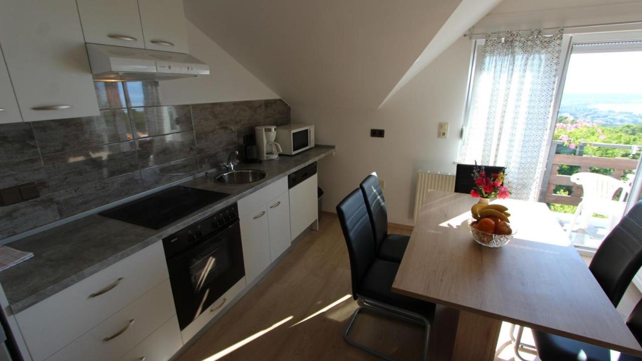 Apartments Marijana Srsici Екстер'єр фото