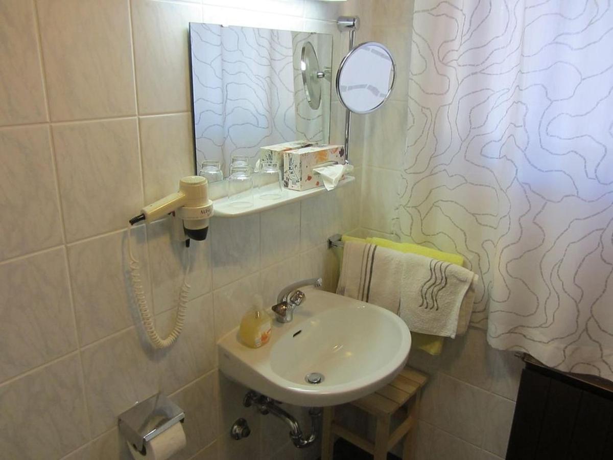 Apartments Marijana Srsici Екстер'єр фото