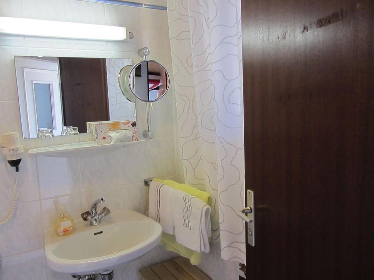 Apartments Marijana Srsici Екстер'єр фото
