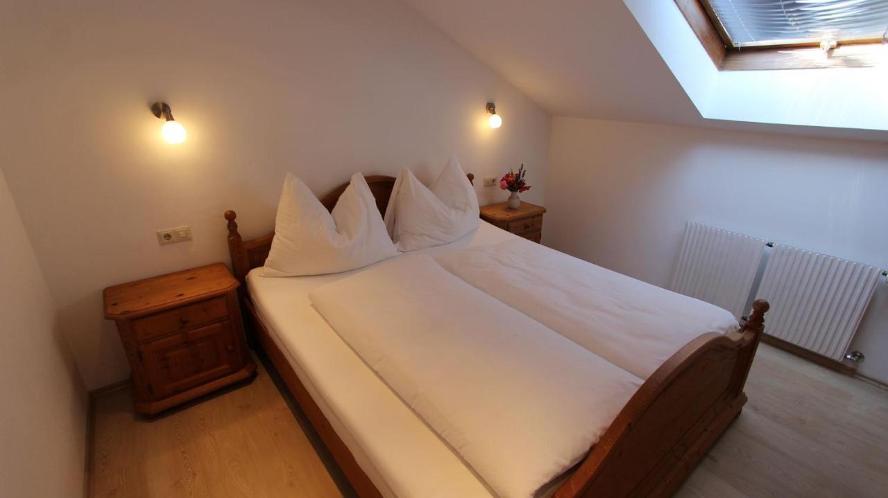 Apartments Marijana Srsici Екстер'єр фото